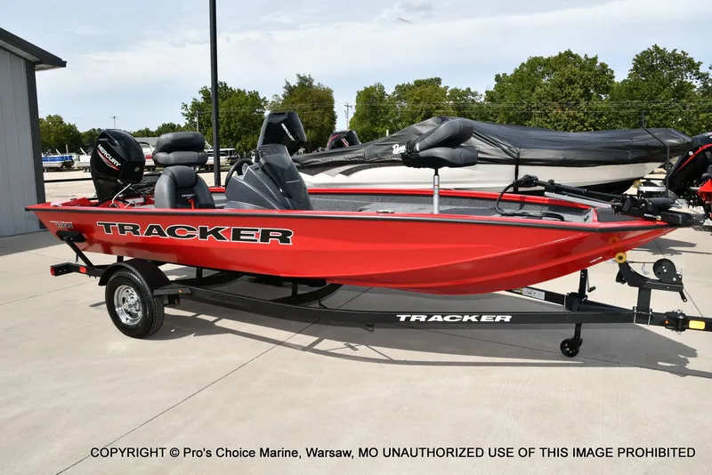 Slide: The Image of Tracker Pro Team 175 2026 - 62