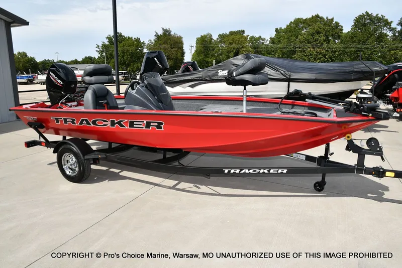 Slide: The Image of Tracker Pro Team 175 2026 - 63