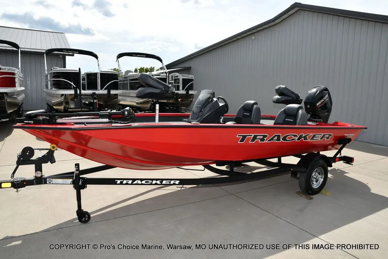 Slide: The Image of Tracker Pro Team 175 2026 - 65