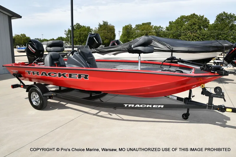 Slide: The Image of Tracker Pro Team 175 2026 - 67