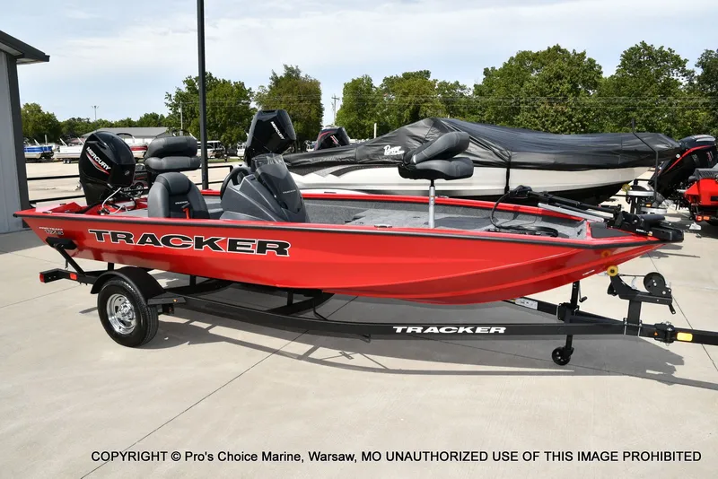 Slide: The Image of Tracker Pro Team 175 2026 - 68