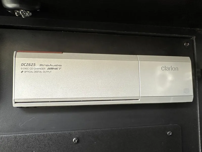 Slide: The Image of Sea Ray 420 Sundancer 2005 - 62