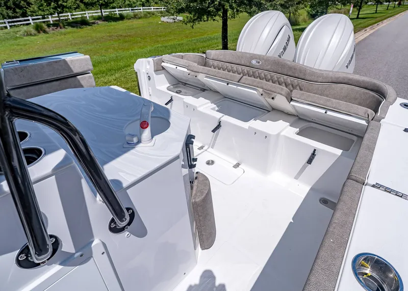 Slide: The Image of Sea Hunt Ultra 275 SE 2026 - 10