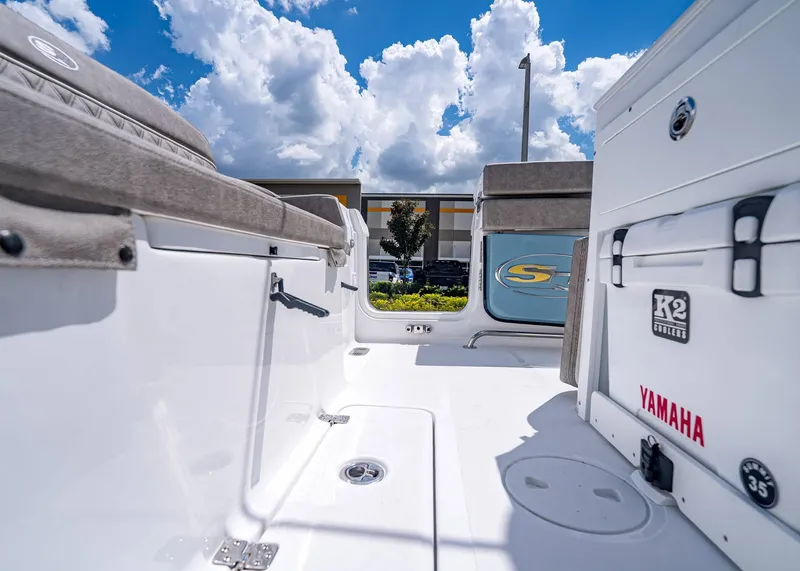 Slide: The Image of Sea Hunt Ultra 275 SE 2026 - 13