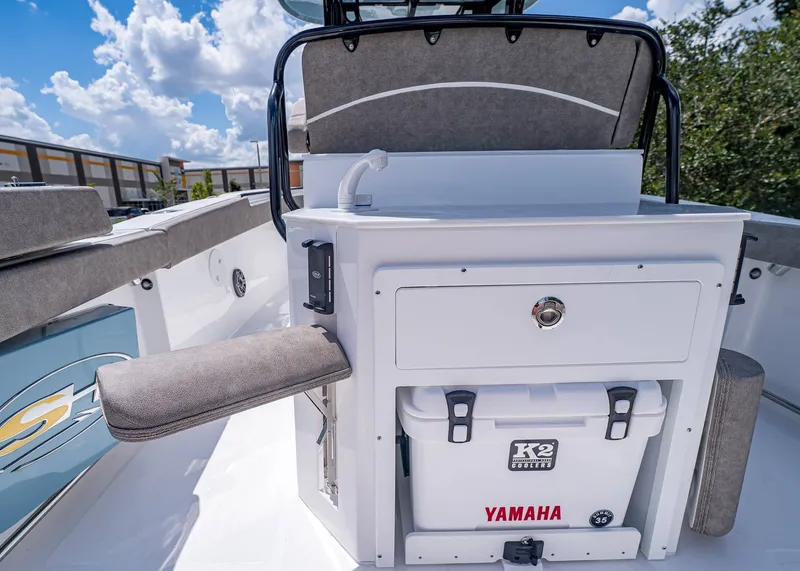 Slide: The Image of Sea Hunt Ultra 275 SE 2026 - 16