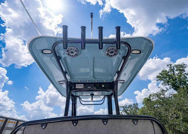 Slide: The Image of Sea Hunt Ultra 275 SE 2026 - 17