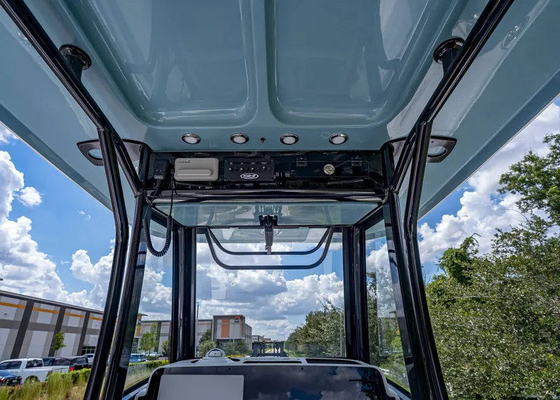 Slide: The Image of Sea Hunt Ultra 275 SE 2026 - 20