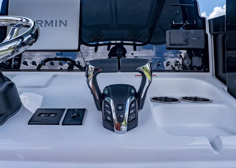 Slide: The Image of Sea Hunt Ultra 275 SE 2026 - 22