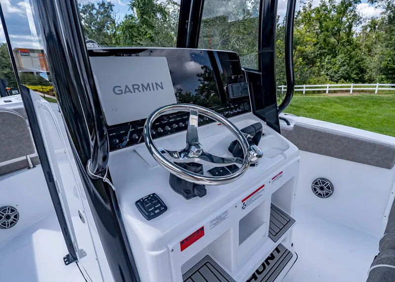 Slide: The Image of Sea Hunt Ultra 275 SE 2026 - 23