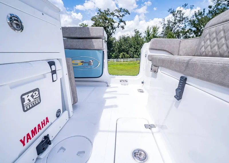 Slide: The Image of Sea Hunt Ultra 275 SE 2026 - 8