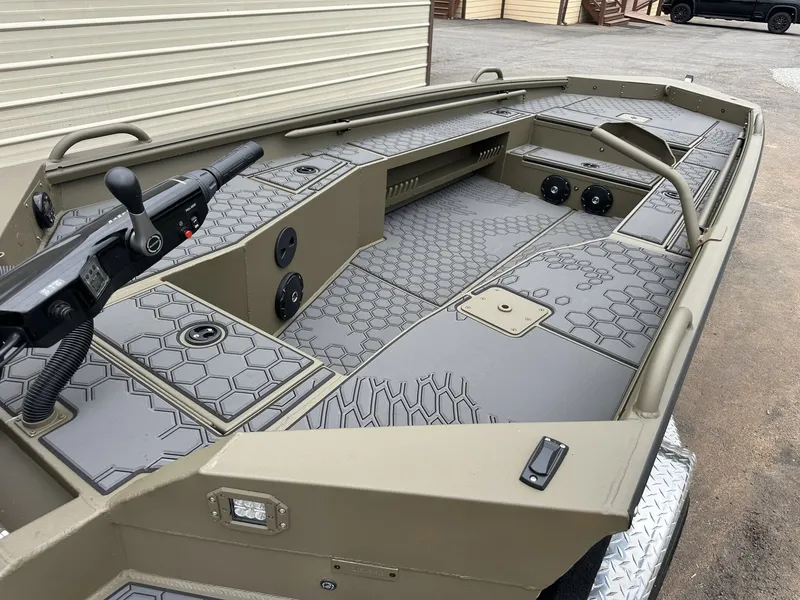 Slide: The Image of Excel Viper F4 1751 LEGACY 2026 - 11