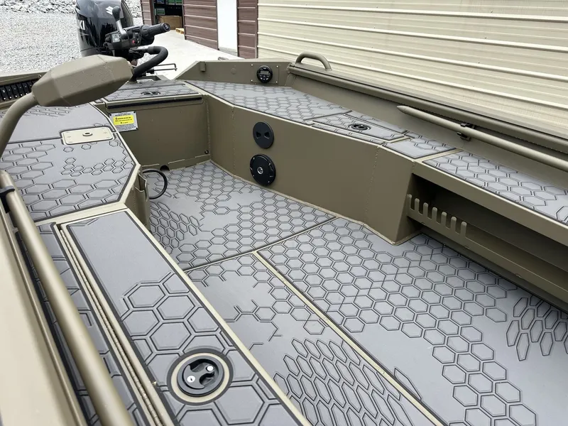 Slide: The Image of Excel Viper F4 1751 LEGACY 2026 - 12