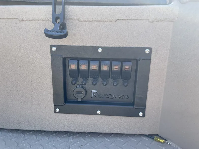 Slide: The Image of Reaper Boats 756 756 STEP TRANSOM 2025 - 4