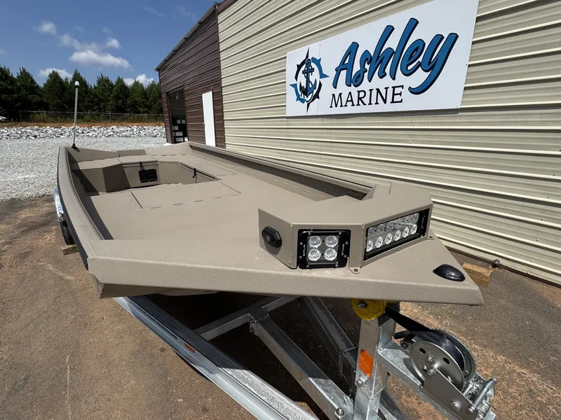 Slide: The Image of Reaper Boats 756 STEP TRANSOM 2026 - 2