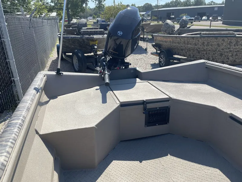 Slide: The Image of Reaper Boats 756 756 STEP TRANSOM 2025 - 5