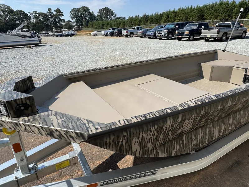 Slide: The Image of Reaper Boats 656 656 STEP TRANSOM 2026 - 3