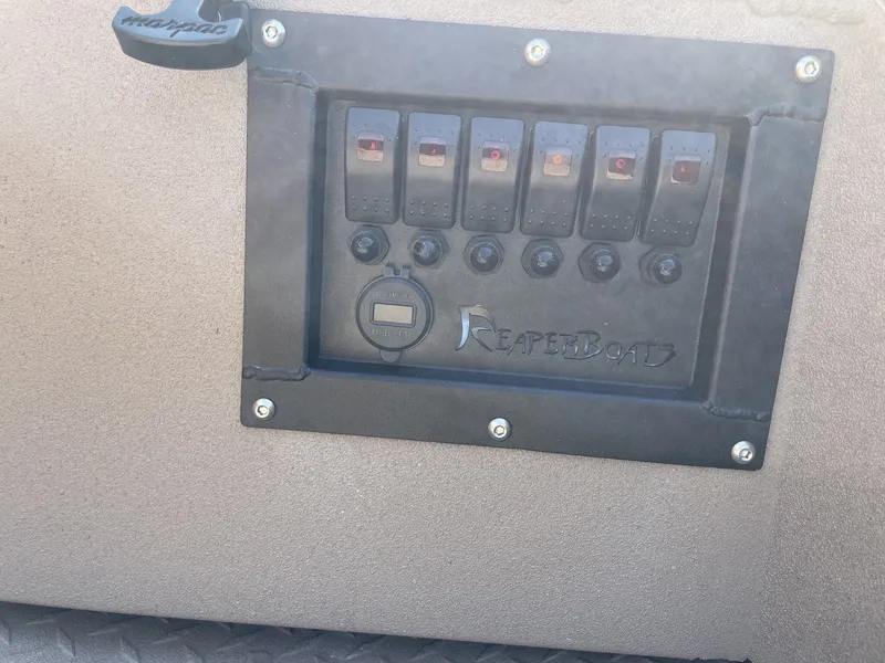 Slide: The Image of Reaper Boats 756 756 STEP TRANSOM 2025 - 4