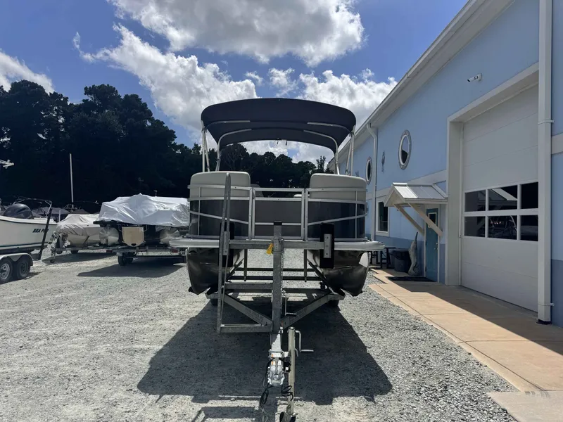 Slide: The Image of SunChaser Vista 16 LR 2026 - 2