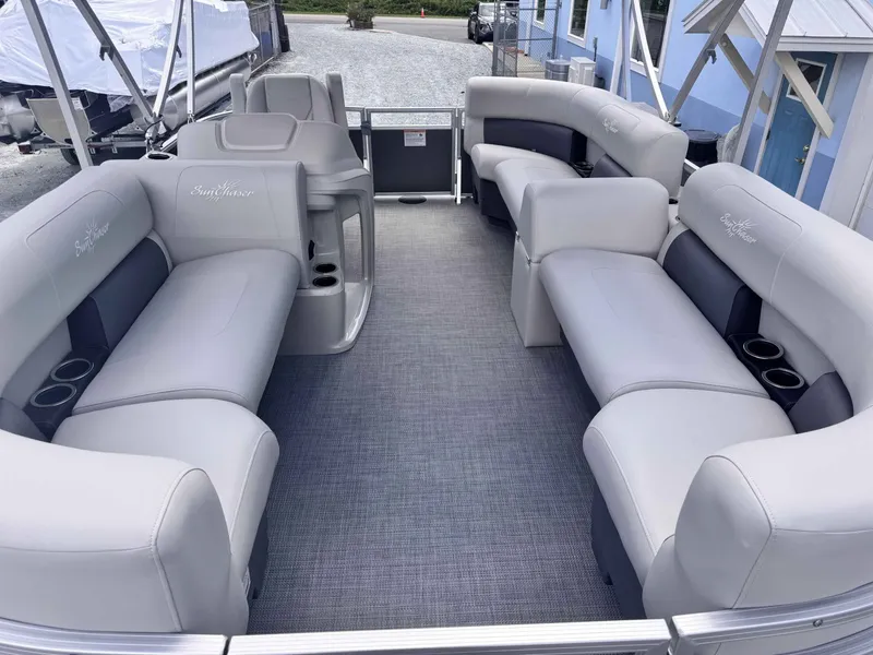 Slide: The Image of SunChaser Vista 16 LR 2026 - 4