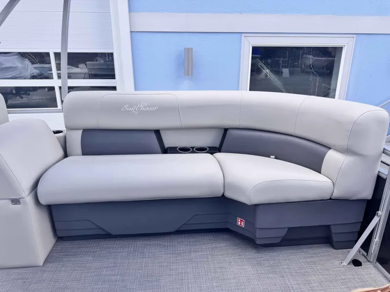 Slide: The Image of SunChaser Vista 16 LR 2026 - 6