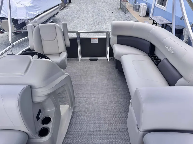 Slide: The Image of SunChaser Vista 16 LR 2026 - 7