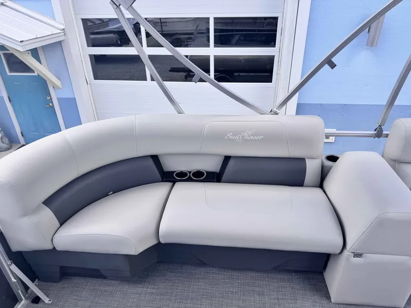 Slide: The Image of SunChaser Vista 16 LR 2026 - 8