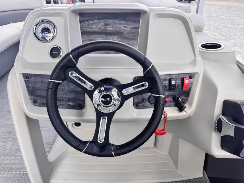 Slide: The Image of SunChaser Vista 16 LR 2026 - 9