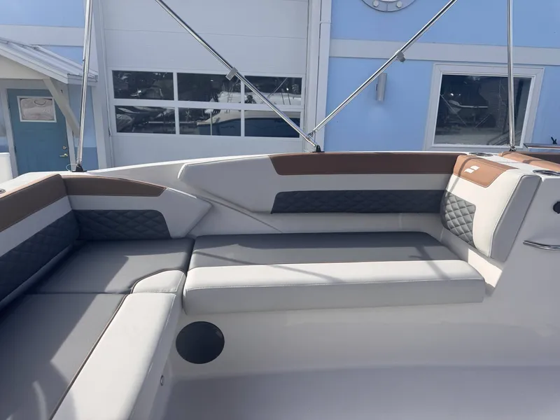 Slide: The Image of Starcraft SVX 171 OB 2026 - 10