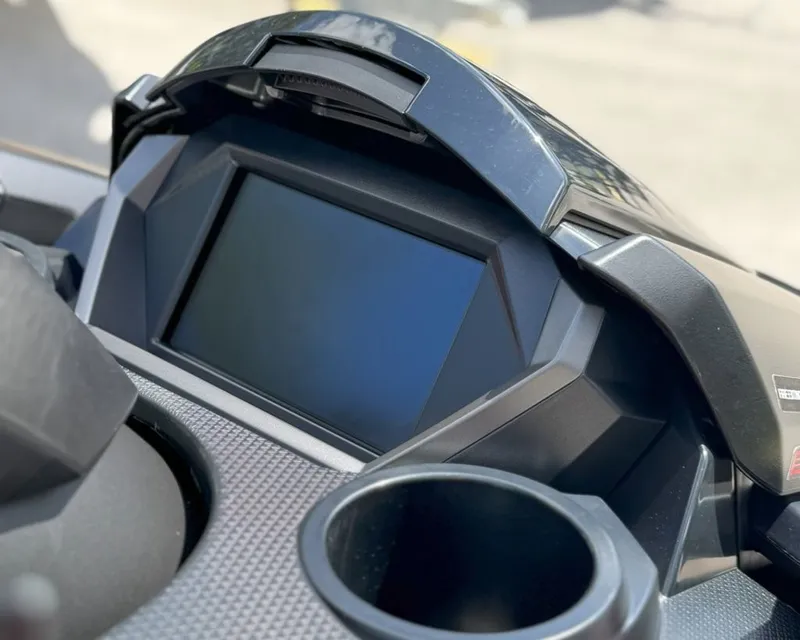 Slide: The Image of Yamaha FX SVHO® 2026 - 8