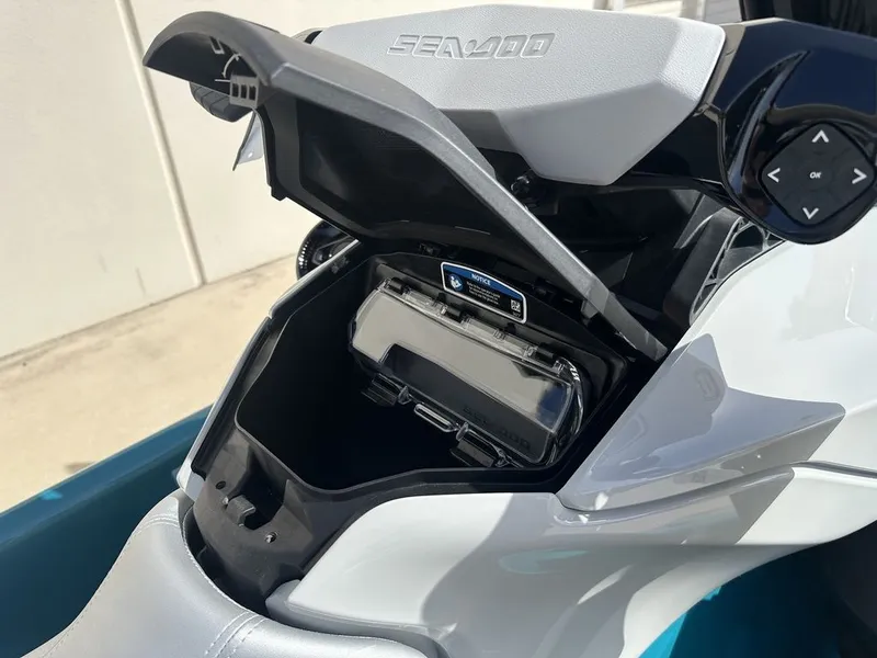 Slide: The Image of Sea-Doo GTI SE 170 2025 - 14