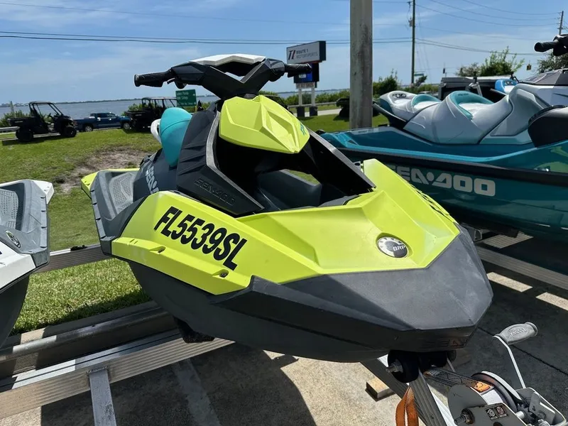 Slide: The Image of Sea-Doo Spark® 2-up Rotax® 900 H.O. ACE™ 2019 - 0