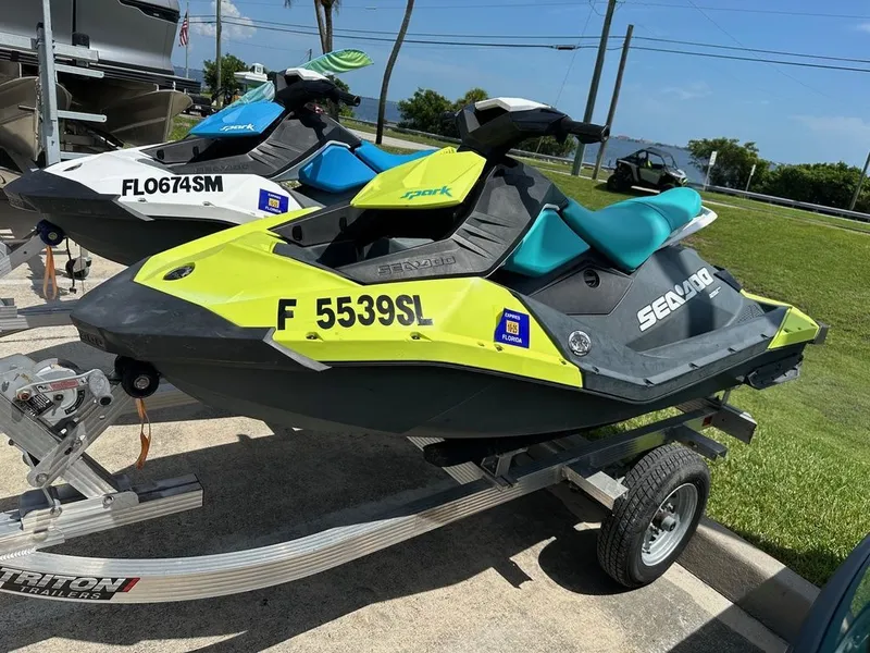Slide: The Image of Sea-Doo Spark® 2-up Rotax® 900 H.O. ACE™ 2019 - 3