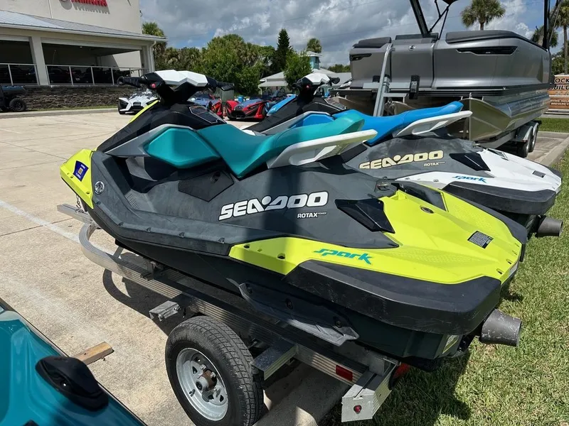 Slide: The Image of Sea-Doo Spark® 2-up Rotax® 900 H.O. ACE™ 2019 - 4