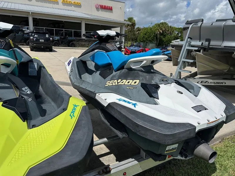Slide: The Image of Sea-Doo Spark® 2-up Rotax® 900 H.O. ACE™ 2019 - 6