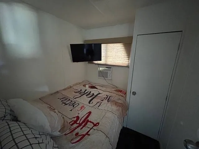 Slide: The Image of Tracker Myacht 2000 - 7