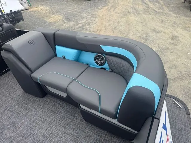 Slide: The Image of Godfrey Sweetwater 2286 SFL - Yamaha 250 SHO 2026 - 12