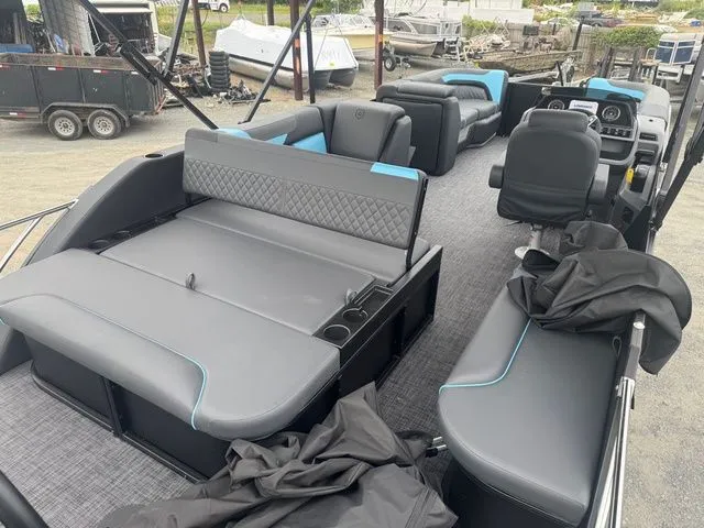 Slide: The Image of Godfrey Sweetwater 2286 SFL - Yamaha 250 SHO 2026 - 15