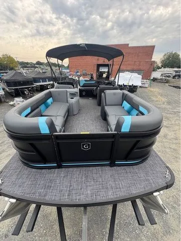 Slide: The Image of Godfrey Sweetwater 2286 SFL - Yamaha 250 SHO 2026 - 4