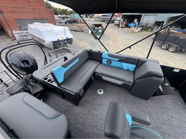 Slide: The Image of Godfrey Sweetwater 2286 SFL - Yamaha 250 SHO 2026 - 6