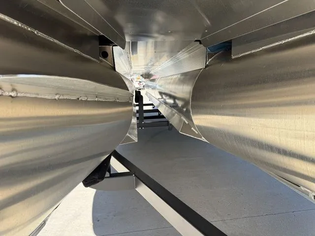 Slide: The Image of Bennington 24MS SPS Tri-toon Pontoon 2026 - 11