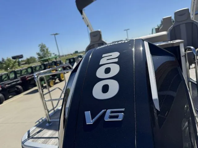 Slide: The Image of Bennington 24MS SPS Tri-toon Pontoon 2026 - 12