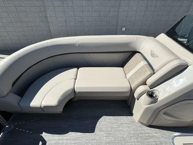 Slide: The Image of Bennington 24MS SPS Tri-toon Pontoon 2026 - 19