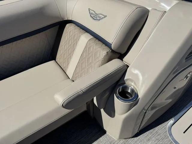 Slide: The Image of Bennington 24MS SPS Tri-toon Pontoon 2026 - 20