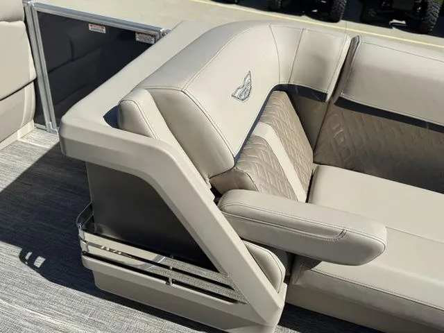 Slide: The Image of Bennington 24MS SPS Tri-toon Pontoon 2026 - 22