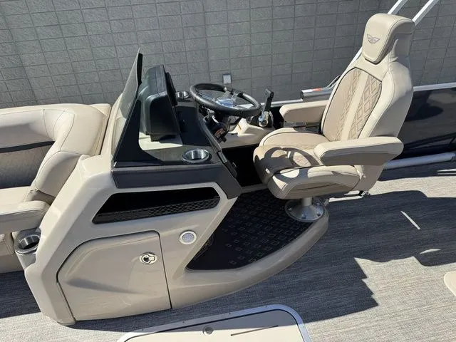 Slide: The Image of Bennington 24MS SPS Tri-toon Pontoon 2026 - 25