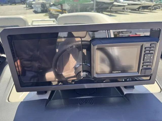 Slide: The Image of Bennington 24MS SPS Tri-toon Pontoon 2026 - 28