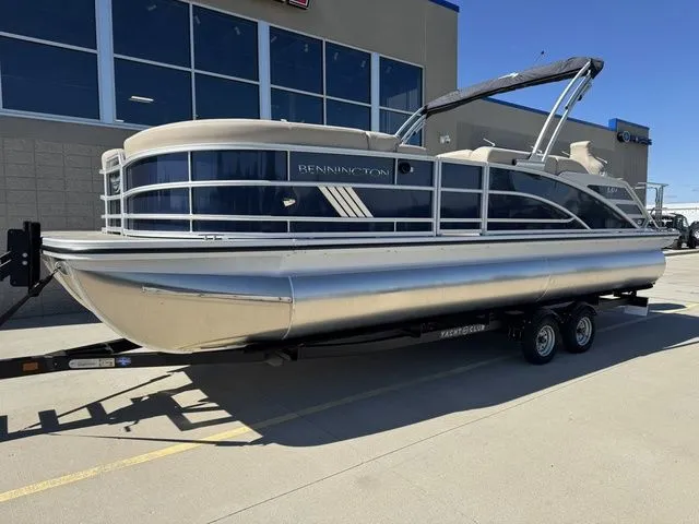 Slide: The Image of Bennington 24MS SPS Tri-toon Pontoon 2026 - 3