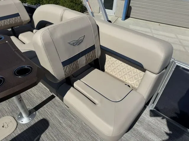 Slide: The Image of Bennington 24MS SPS Tri-toon Pontoon 2026 - 30