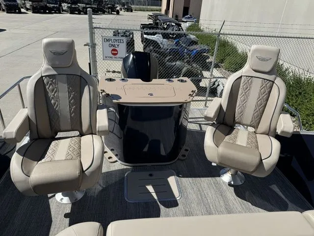 Slide: The Image of Bennington 24MS SPS Tri-toon Pontoon 2026 - 32