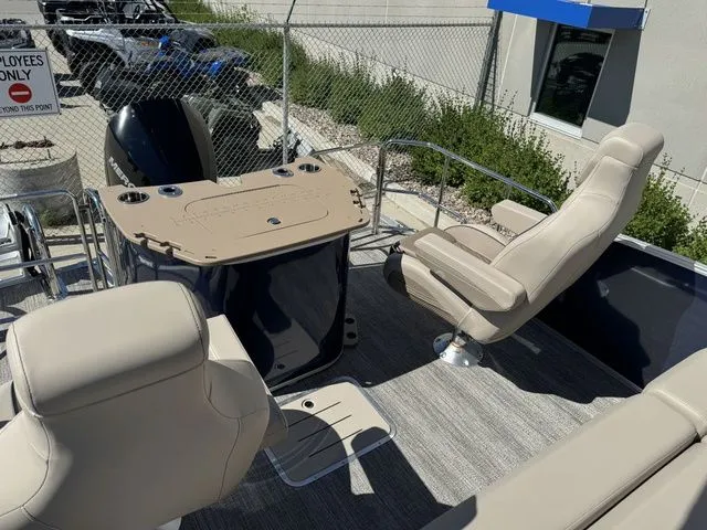 Slide: The Image of Bennington 24MS SPS Tri-toon Pontoon 2026 - 33